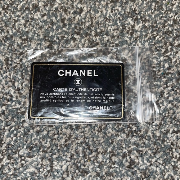 EUC Chanel wallet with COA quilted leather & patent leather “CC” Hot pink inside - Picture 8 of 9